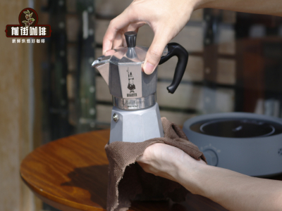 หม้อ Moka มีความเสี่ยงด้านความปลอดภัยหรือไม่ หม้อ Moka ควรใช้อย่างไร หม้อ Moka ใช้ไฟเปิดต้มกาแฟได้ไหม การต้มกาแฟที่บ้านหม้อ Moka Bialetti คุ้มค่าที่จะซื้อไหม