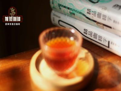 เทคนิคการเทน้ำสำหรับมือใหม่หัดทำกาแฟดริป. จะเริ่มเทน้ำจากตรงกลางให้สม่ำเสมอได้อย่างไร เมล็ดกาแฟแบบไหนเหมาะสำหรับฝึกทำดริป ถ้วยกรองแบบก้นแบนดีหรือถ้วยกรองแบบกรวยดี